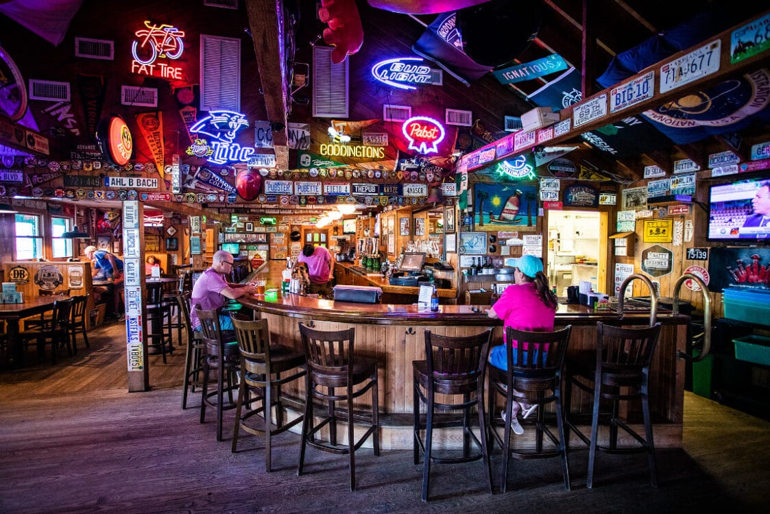 Bar và pub là gì? Sự khác biệt giữa bar và pub