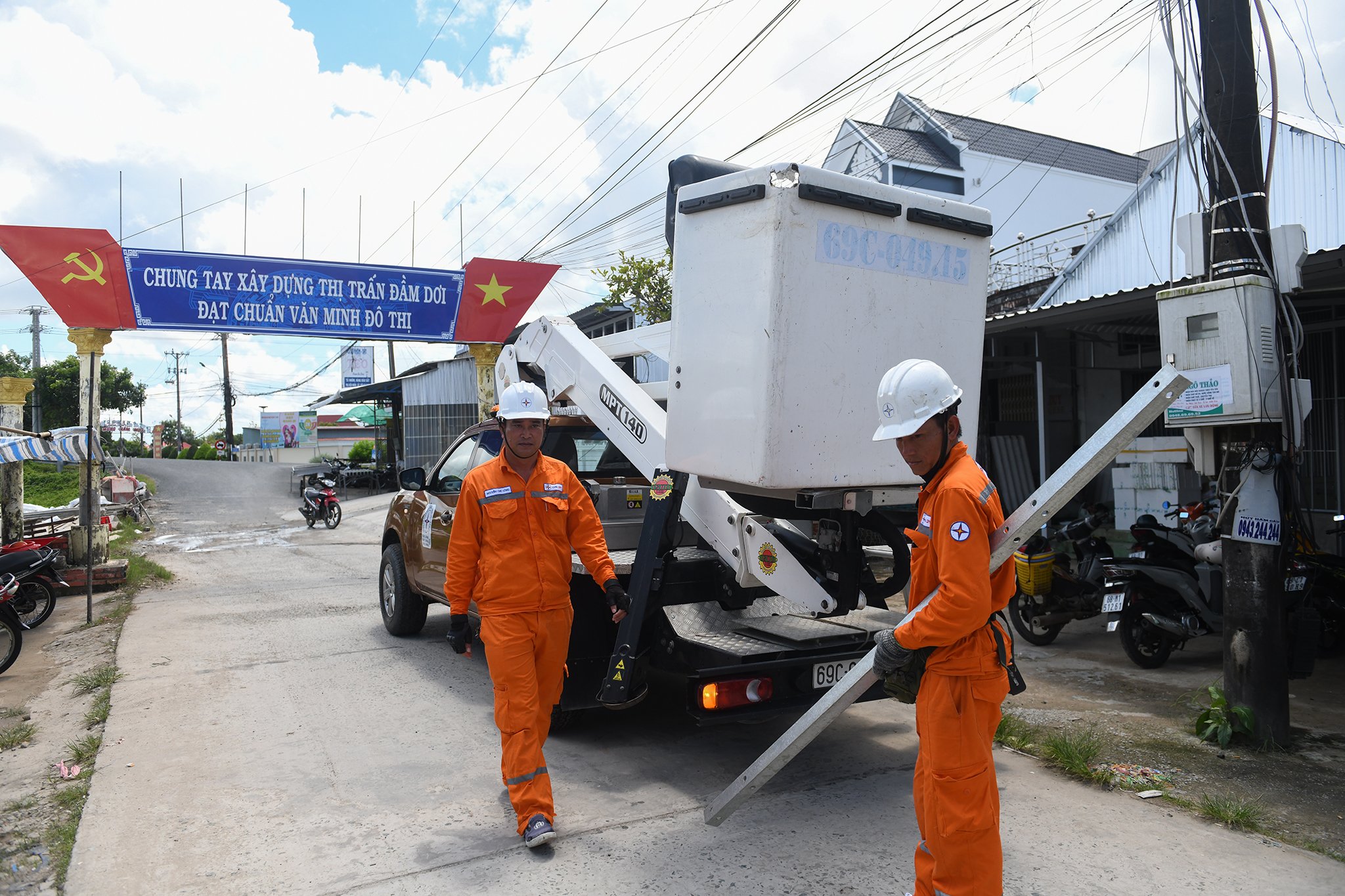 Liên hệ điện lực Tân Phú Đông địa chỉ số điện thoại chăm sóc khách hàng