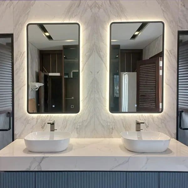 Vì sao nên dùng gương tráng bạc làm gương toilet?
