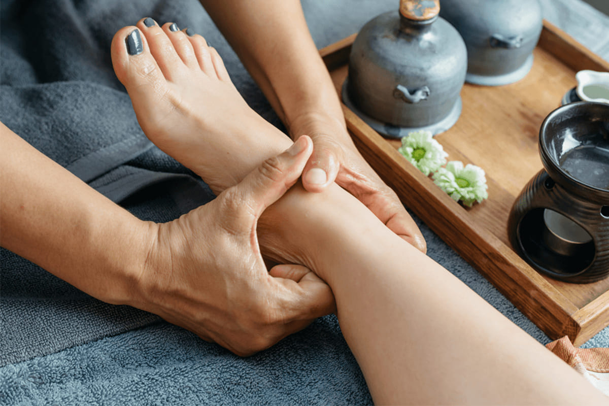Những lợi ích sức khỏe khi massage chân